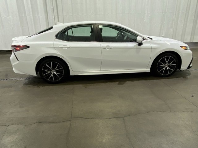 Certified 2023 Toyota Camry SE image 3