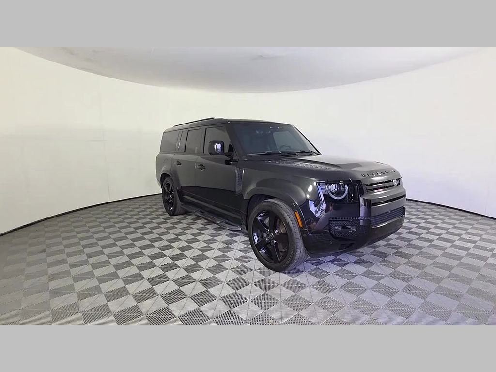 Used 2025 Land Rover Defender 130 X-Dynamic SE image 34