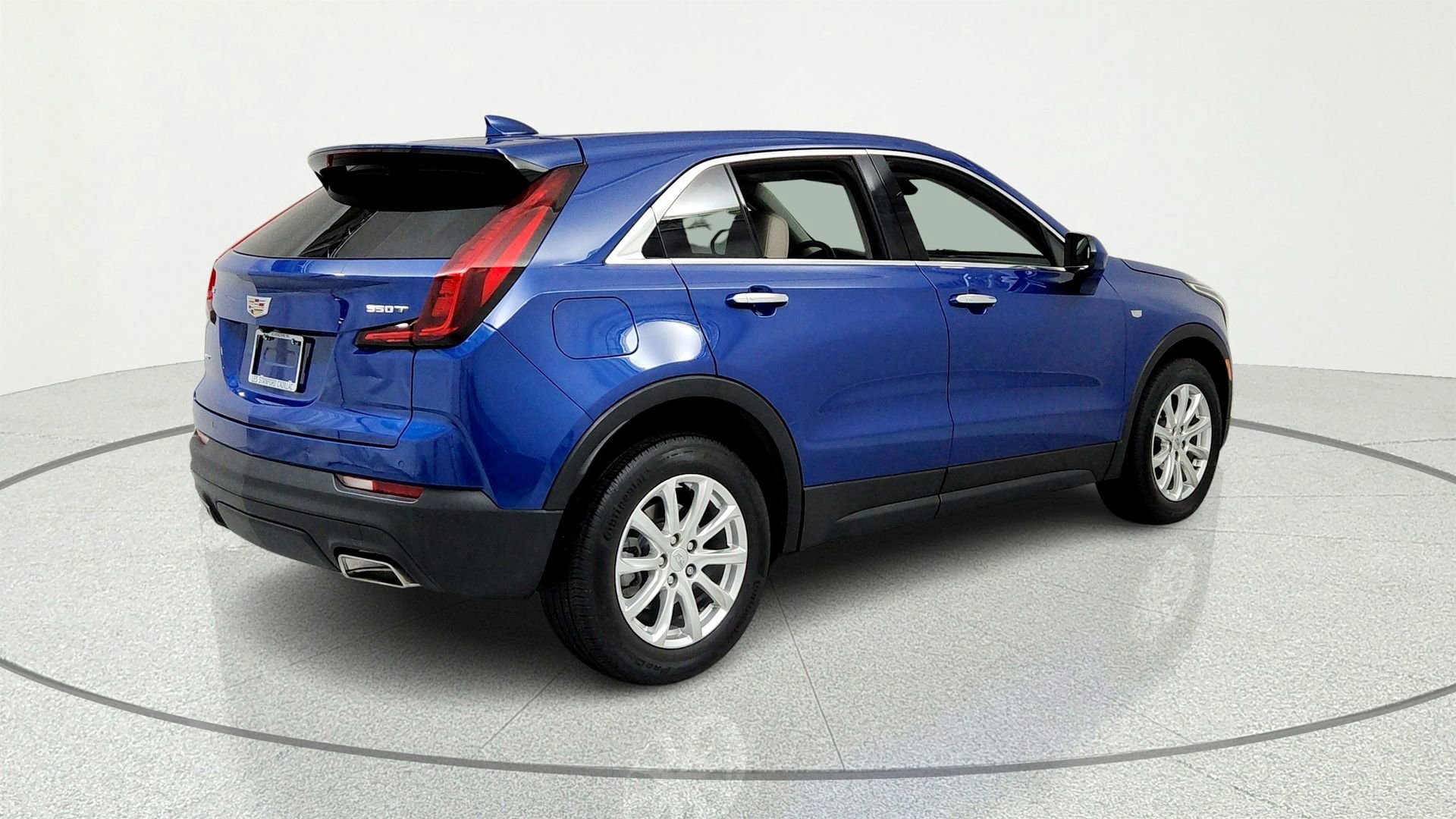 Certified 2023 Cadillac XT4 Luxury w/ Cold Weather Package AWD/4WD image 5