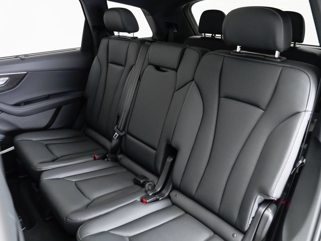 Certified 2025 Audi Q7 3.0T Premium Plus w/ Premium Plus Package AWD/4WD image 24