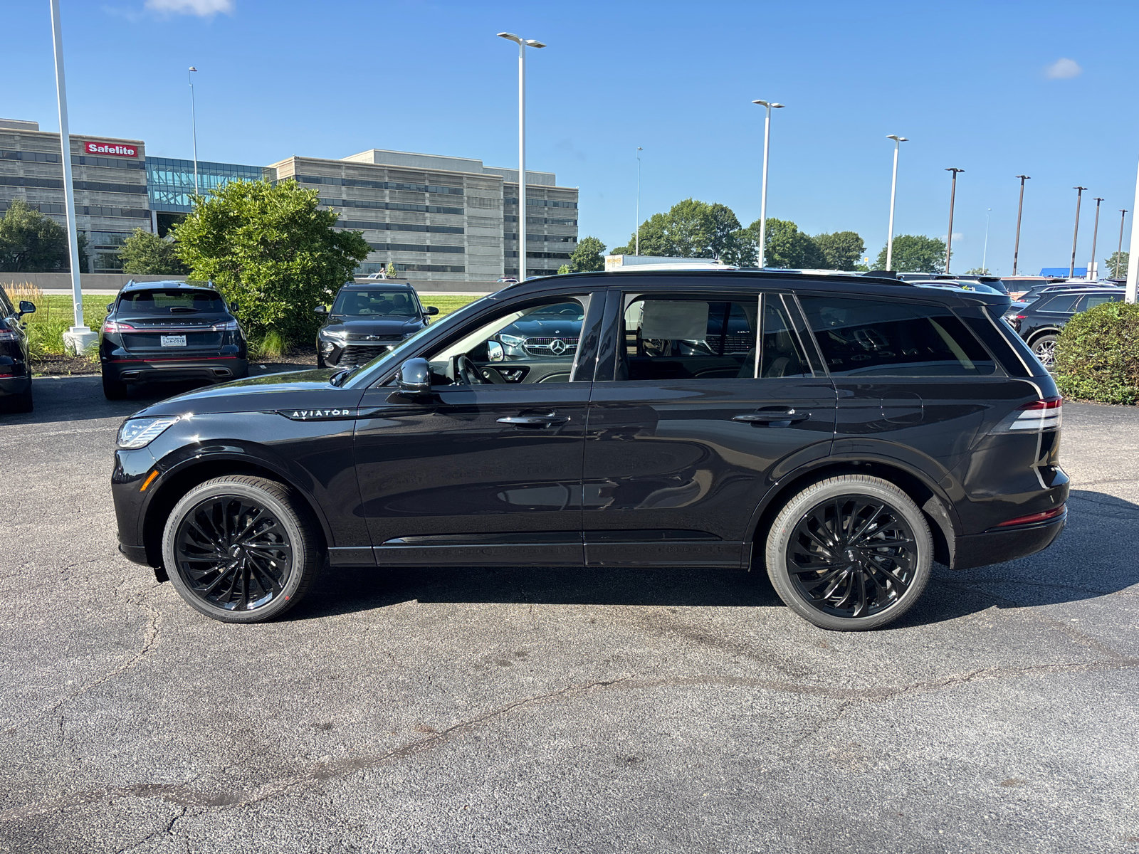 New 2026 Lincoln Aviator Reserve w/ Jet Appearance Package AWD/4WD image 4