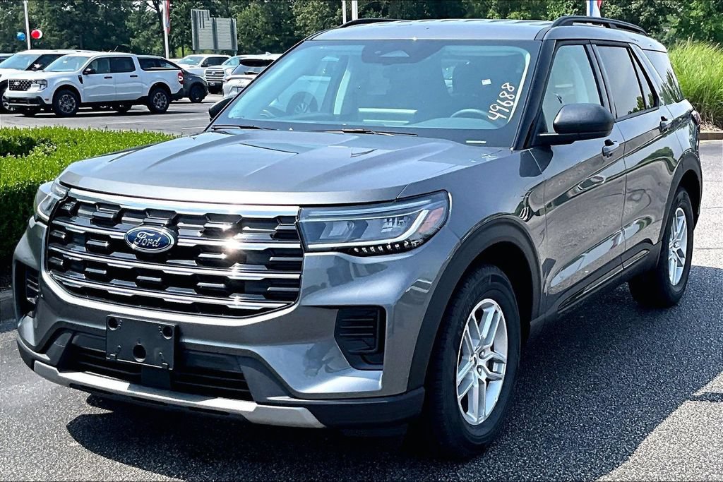 New 2026 Ford Explorer Active RWD image 2