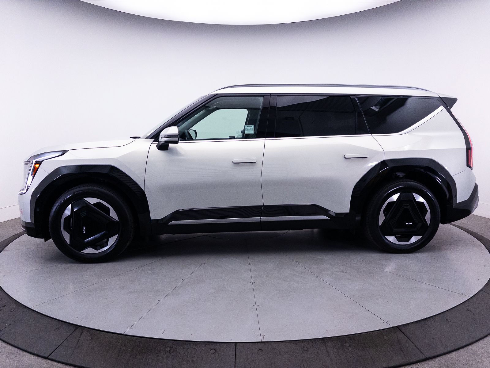Certified 2024 Kia EV9 Land AWD/4WD image 47
