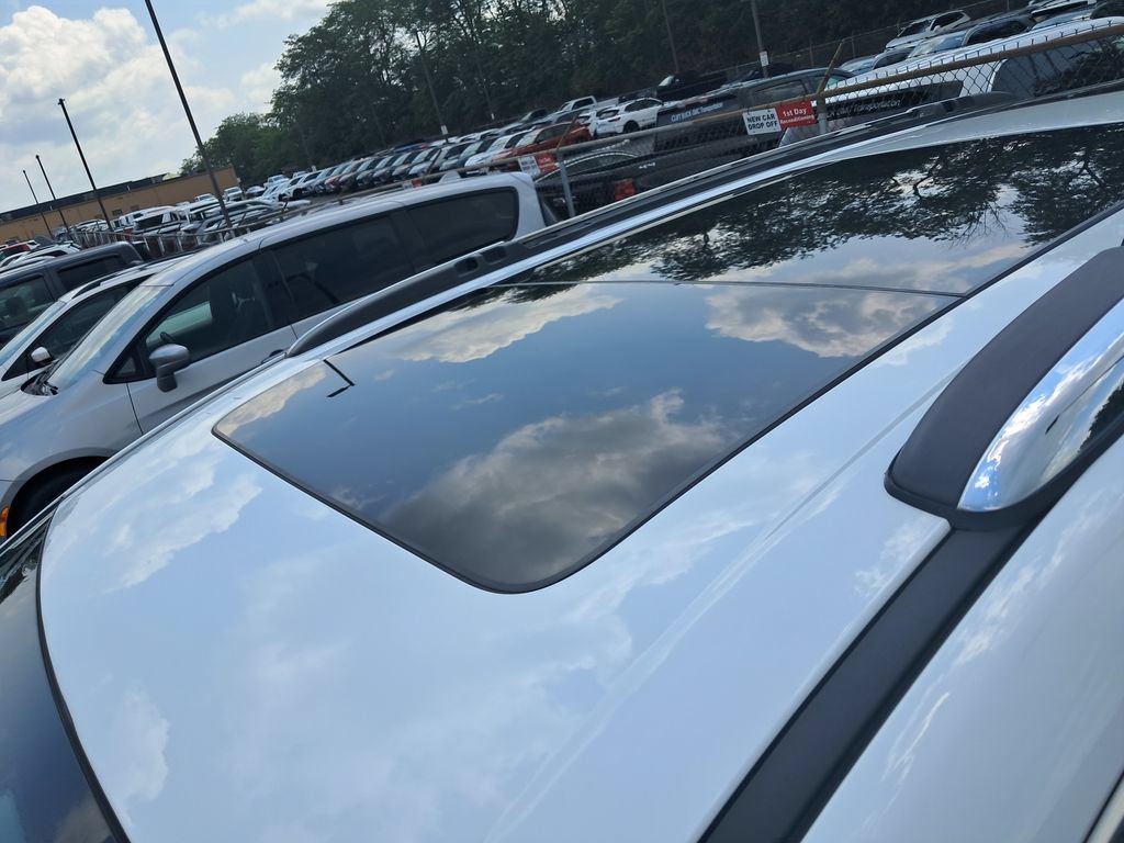 Used 2021 Chrysler Pacifica Limited AWD/4WD image 10