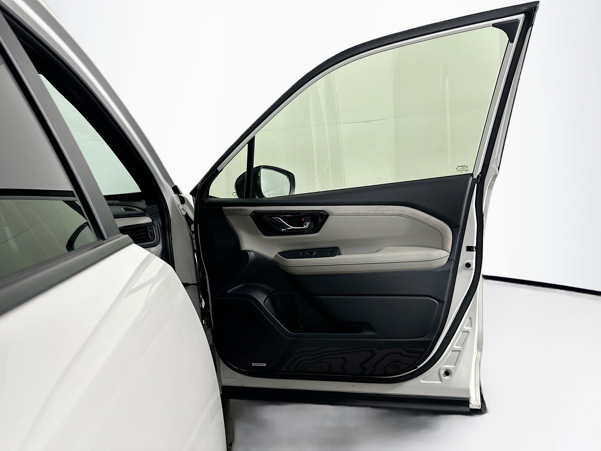 Used 2025 Subaru Forester Limited image 32