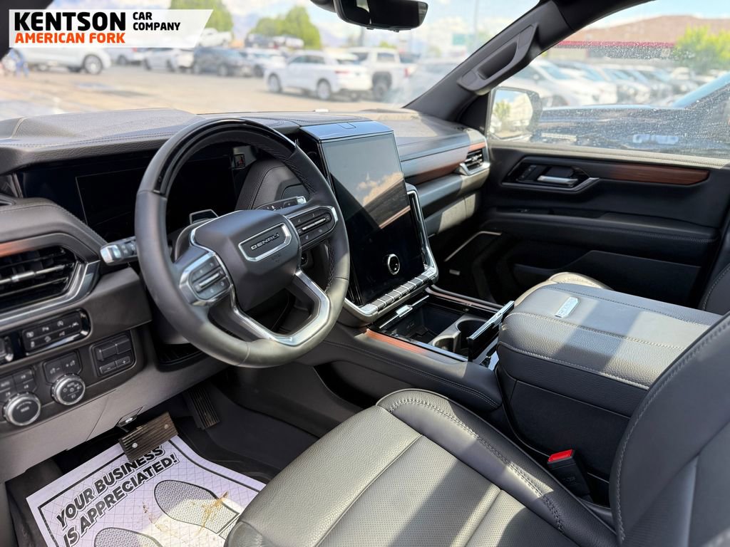 Used 2025 GMC Yukon Denali w/ Advanced Technology Package AWD/4WD image 2