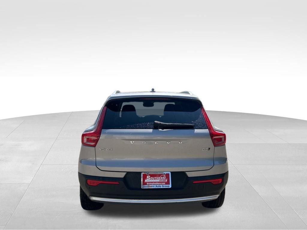 Used 2025 Volvo XC40 B5 Plus AWD/4WD image 4