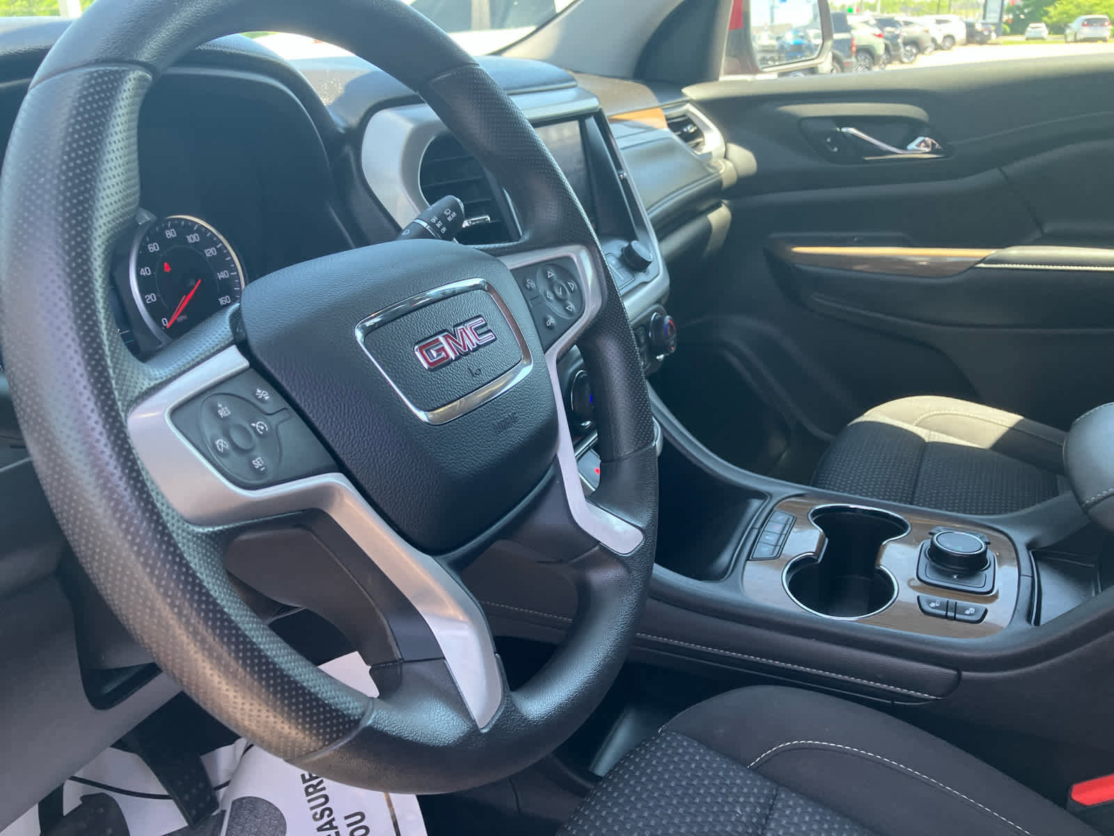 Used 2021 GMC Acadia SLE w/ Driver Convenience Package FWD image 9