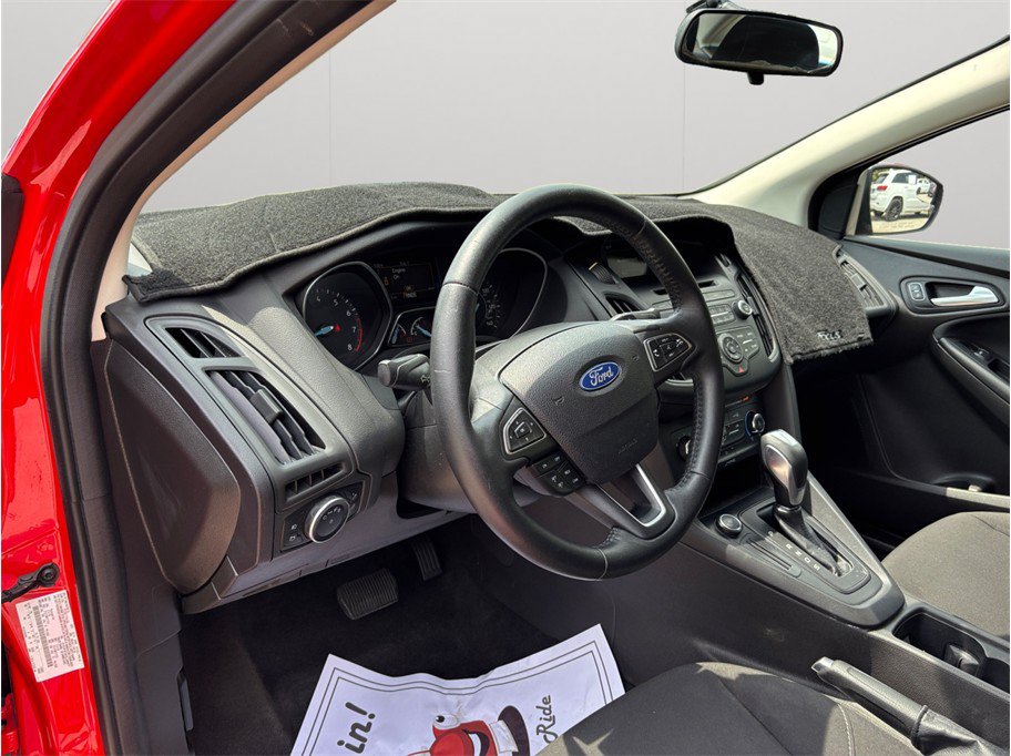 Used 2016 Ford Focus SE w/ SE Sport Package FWD image 6