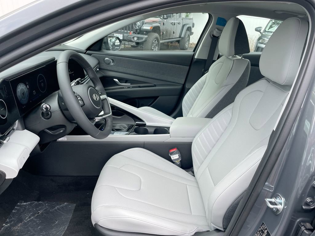 New 2025 Hyundai Elantra Limited image 36
