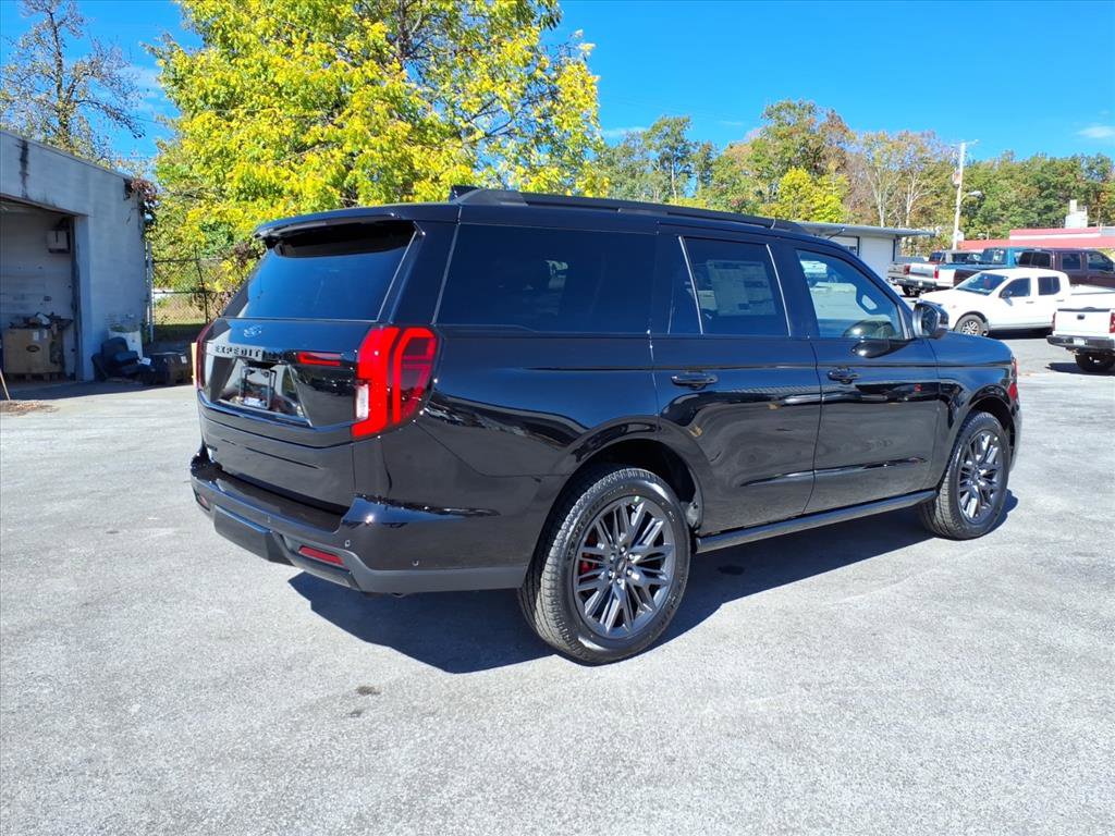 New 2025 Ford Expedition Platinum w/ Stealth Performance Package image 4