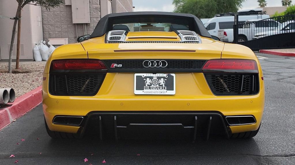 Used 2017 Audi R8 V10 w/ Carbon Exterior Package image 7