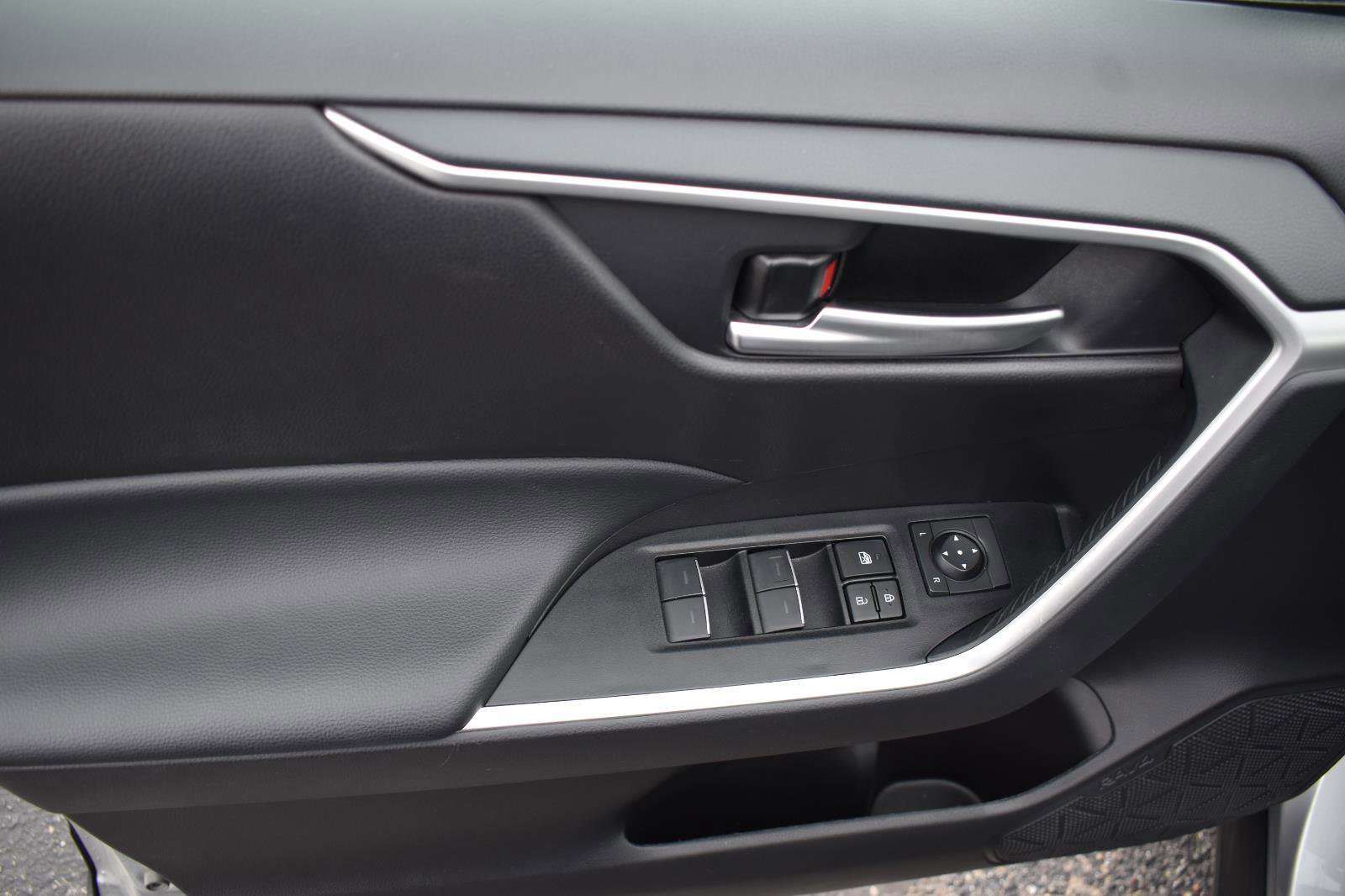 Used 2025 Toyota RAV4 XLE w/ Convenience Package AWD/4WD image 20