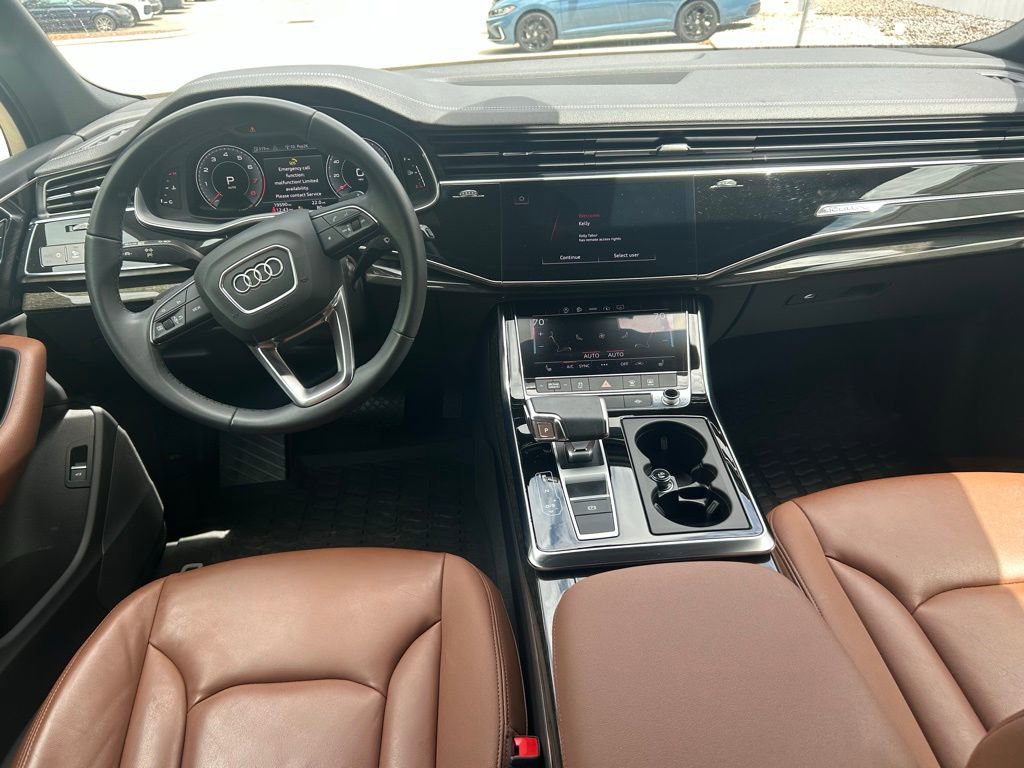 Used 2023 Audi Q7 2.0T Premium w/ Towing Package AWD/4WD image 9