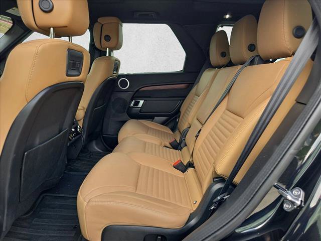 Used 2025 Land Rover Discovery Dynamic SE AWD/4WD image 23
