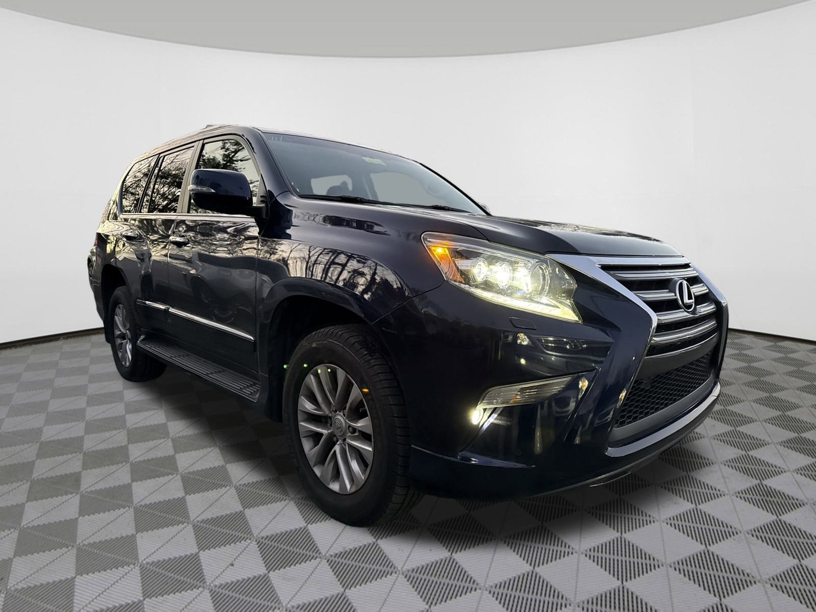Used 2019 Lexus GX 460 image 2