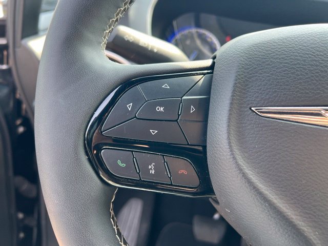 Used 2025 Chrysler Pacifica Limited FWD image 14