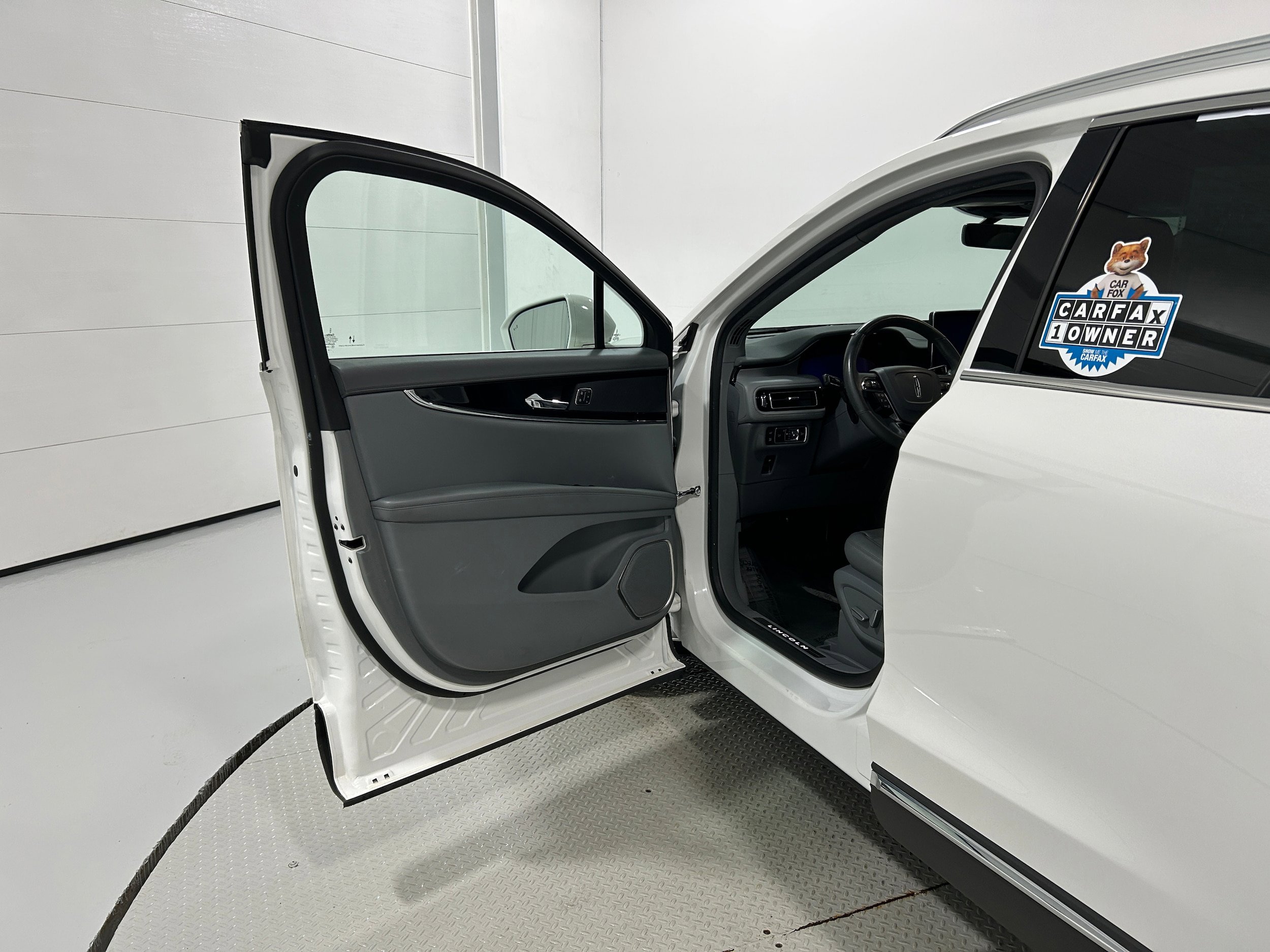 Used 2022 Lincoln Nautilus Reserve image 21