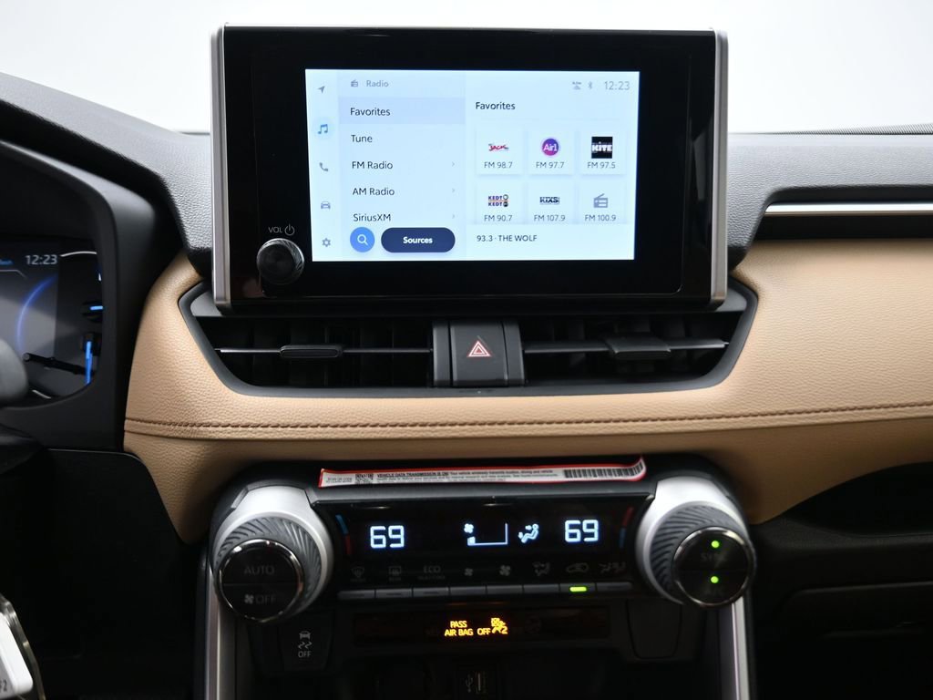 Used 2025 Toyota RAV4 LE image 8