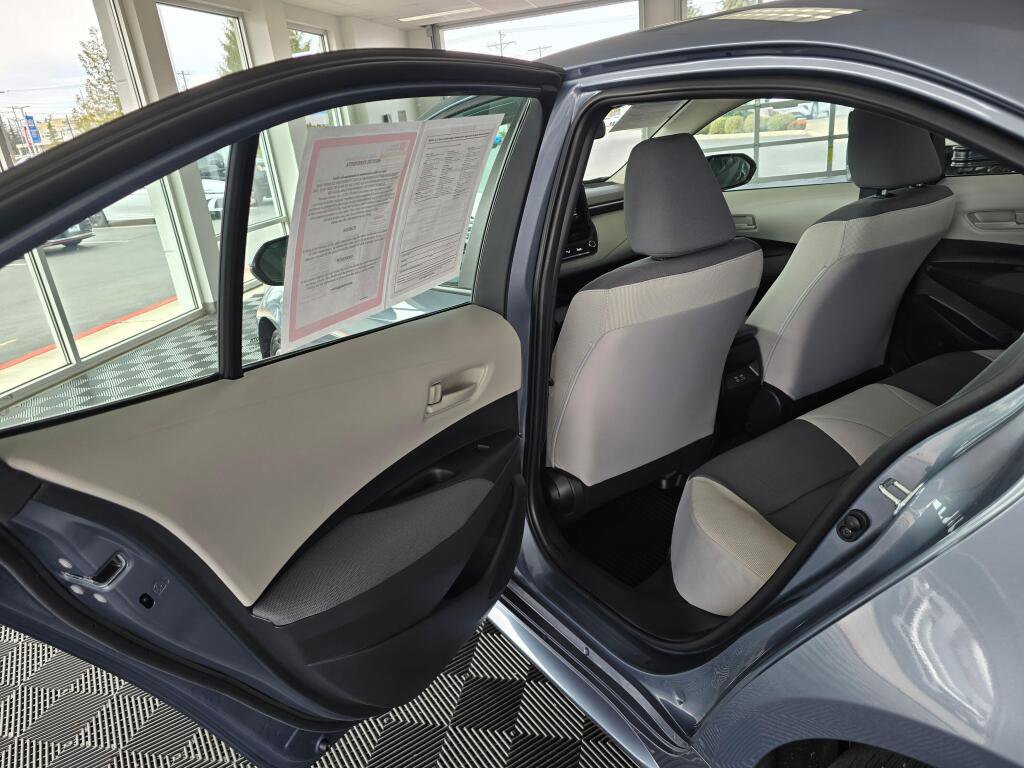 Used 2025 Toyota Corolla LE w/ LE Premium Package image 37