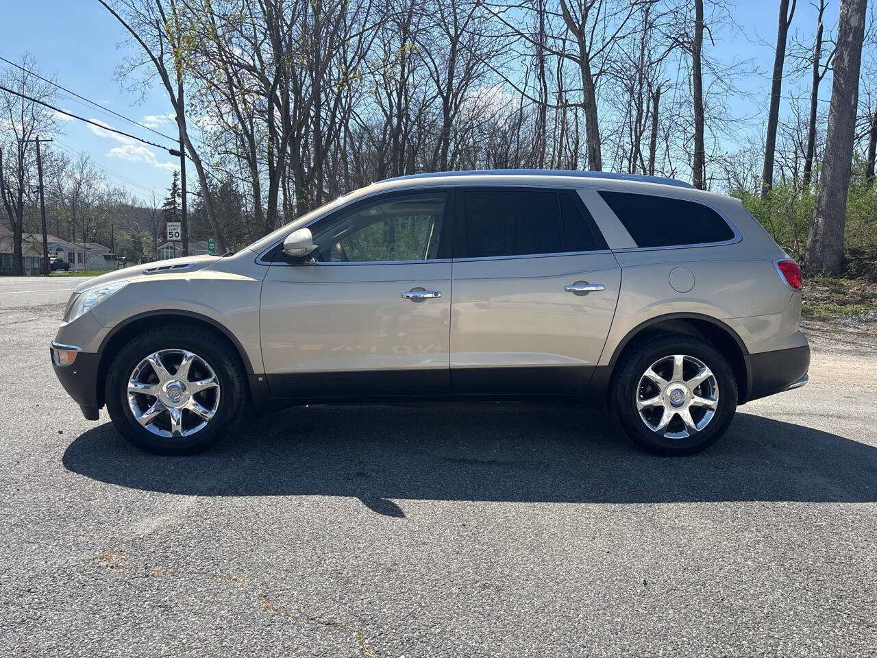 Used 2008 Buick Enclave CXL w/ Entertainment Package #3 AWD/4WD image 2