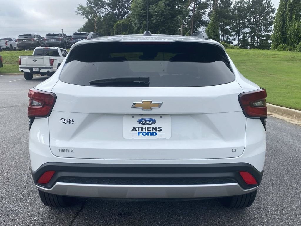 Used 2025 Chevrolet Trax LT FWD image 4