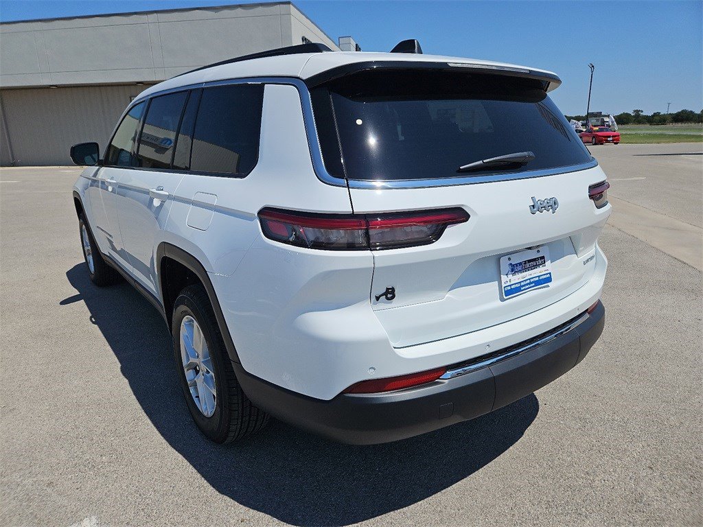 New 2025 Jeep Grand Cherokee L Laredo image 4