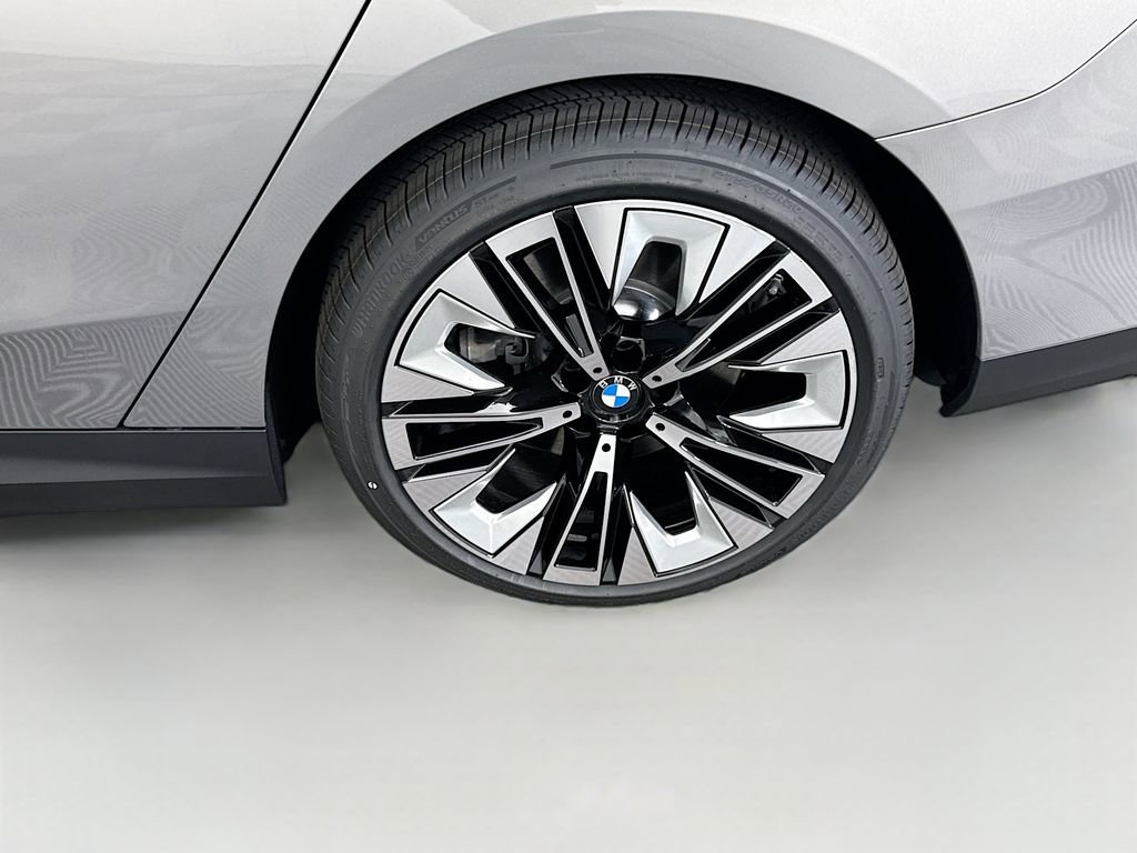 New 2026 BMW i5 eDrive40 w/ Premium Package image 30