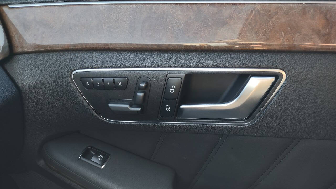 Used 2012 Mercedes-Benz E 350 4MATIC Sedan image 25