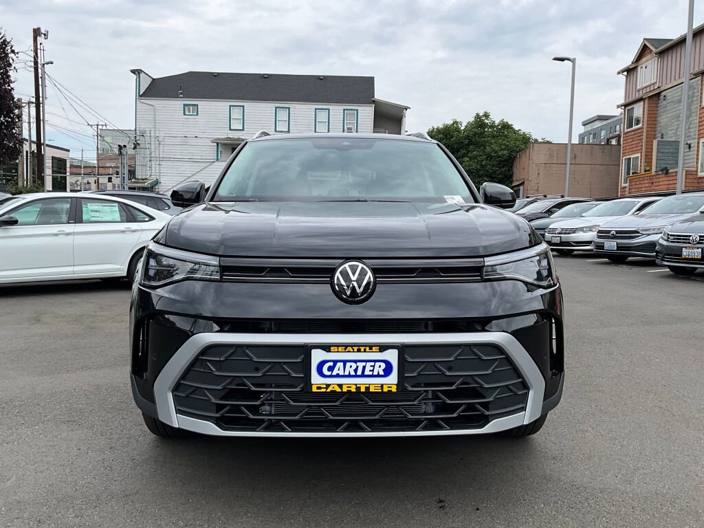 New 2025 Volkswagen Taos SE image 2