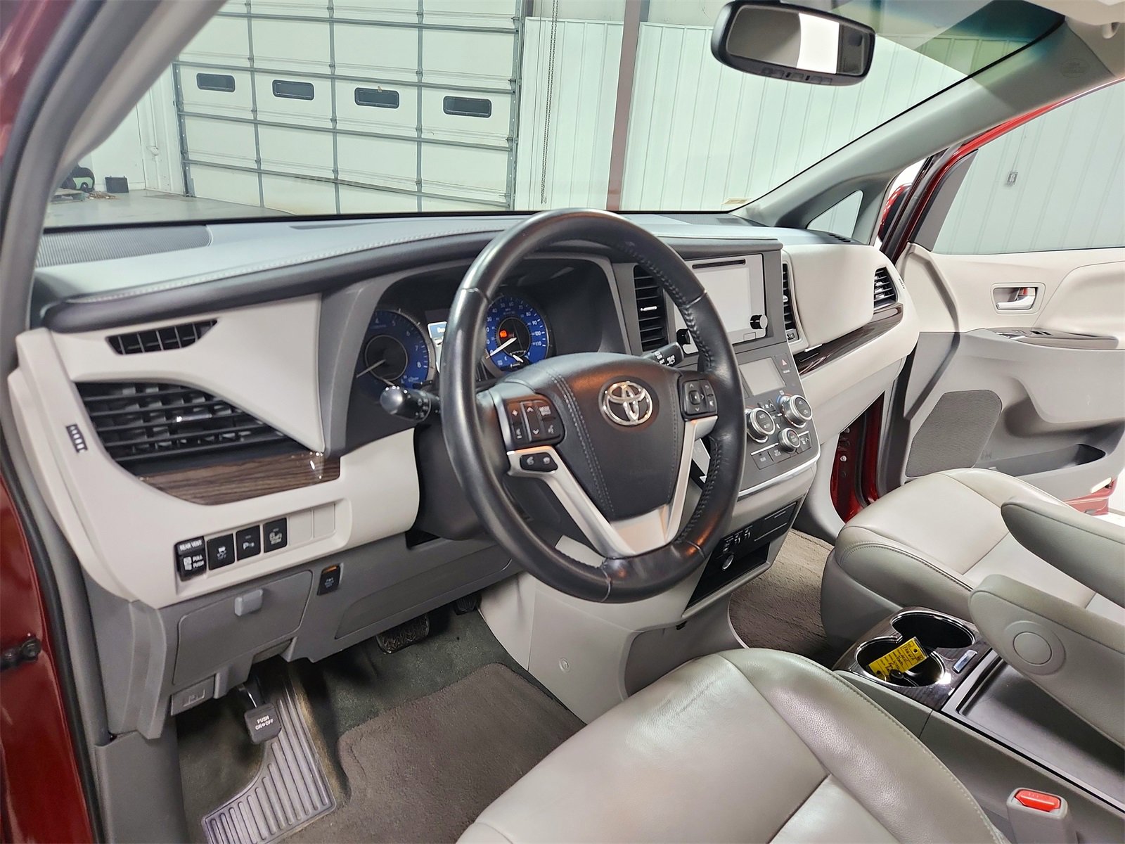 Used 2015 Toyota Sienna XLE Premium image 18