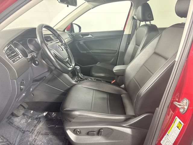 Used 2018 Volkswagen Tiguan SEL AWD/4WD image 19