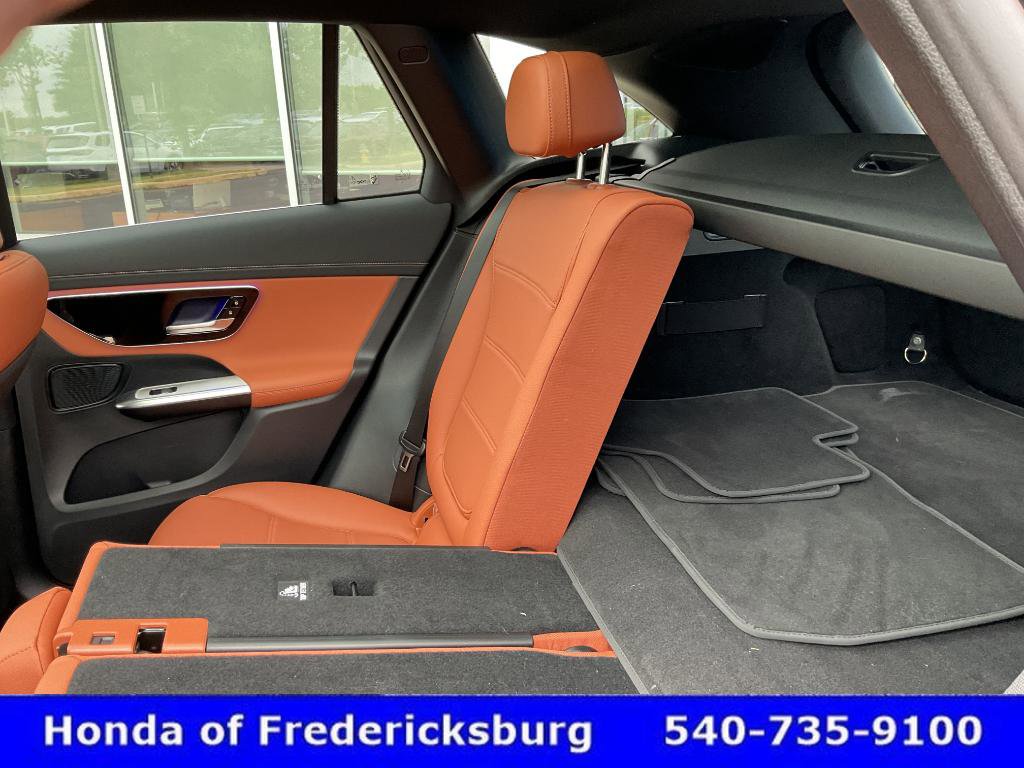 Used 2025 Mercedes-Benz GLC 300 4MATIC image 25