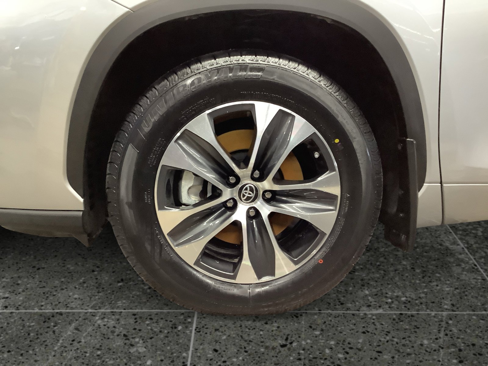 Used 2023 Toyota Highlander XLE image 14