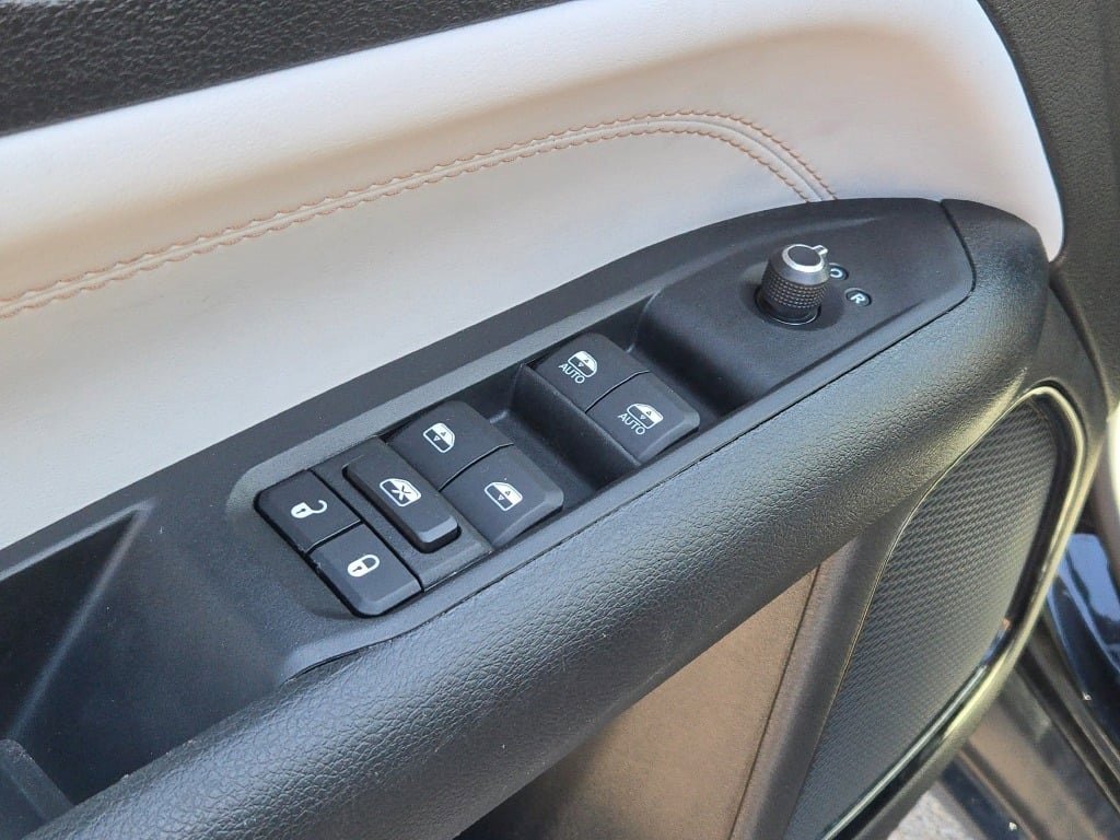 Used 2022 Jeep Compass Limited image 21