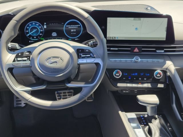 Certified 2025 Hyundai Elantra SEL FWD image 6