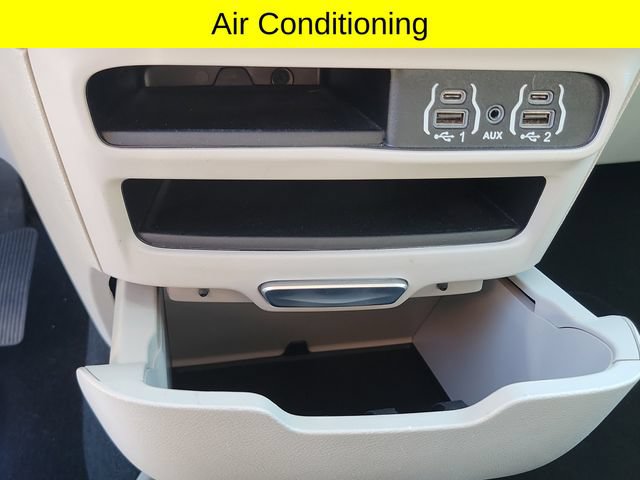 Certified 2024 Chrysler Pacifica Touring-L FWD image 17