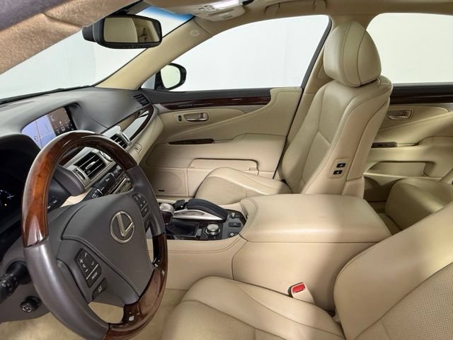 Used 2016 Lexus LS 460 w/ Comfort Package RWD image 29