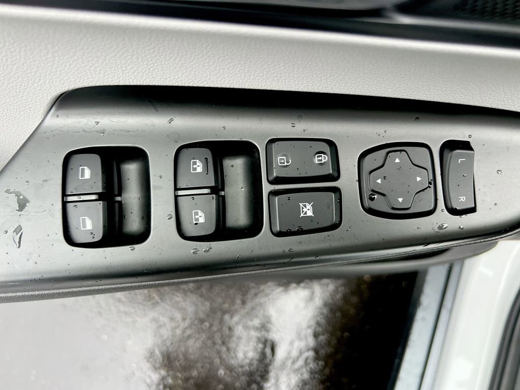 Used 2023 Hyundai Kona SE w/ Cargo Package image 20