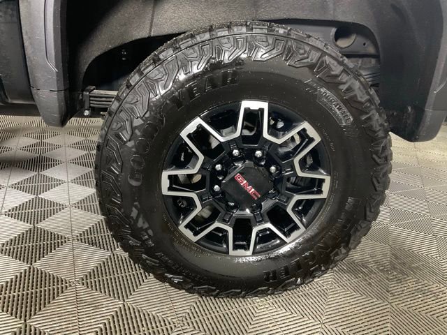 Used 2025 GMC Sierra 2500 AT4X image 42