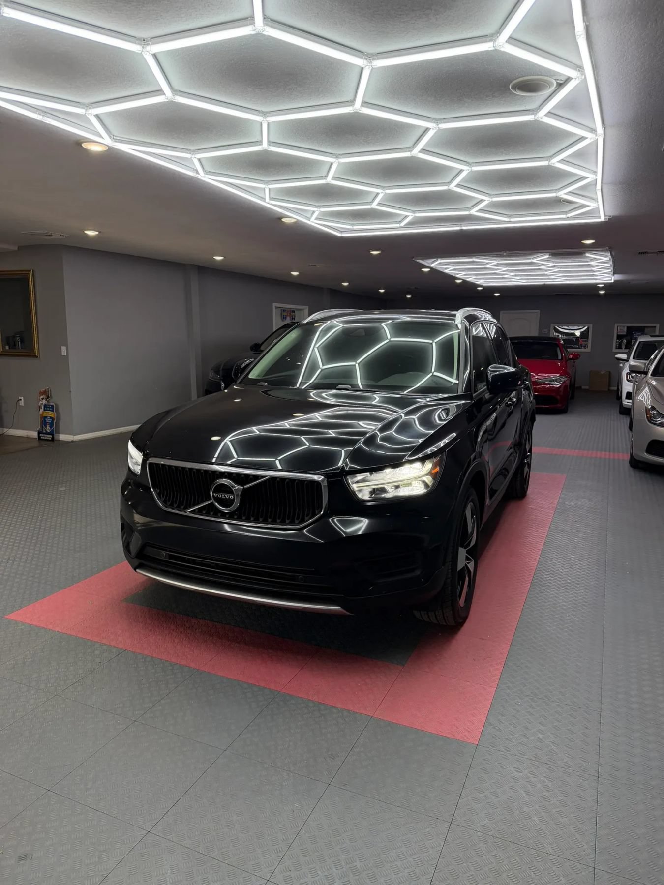Used 2019 Volvo XC40 T5 Momentum AWD/4WD image 2