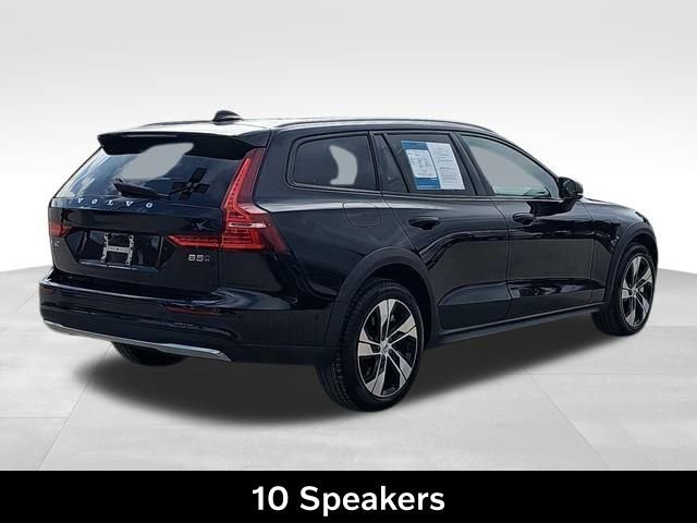 Used 2025 Volvo V60 B5 Cross Country Plus image 5