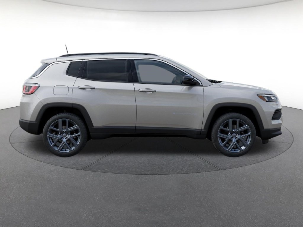 New 2026 Jeep Compass Latitude AWD/4WD image 22