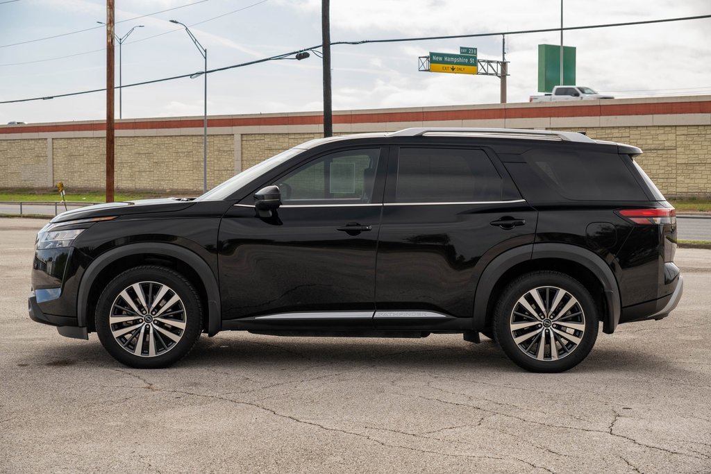 Used 2022 Nissan Pathfinder Platinum w/ Cargo Package image 4