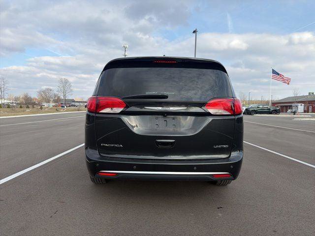 Certified 2019 Chrysler Pacifica Limited image 4