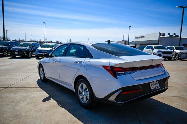 New 2026 Hyundai Elantra SE image 3