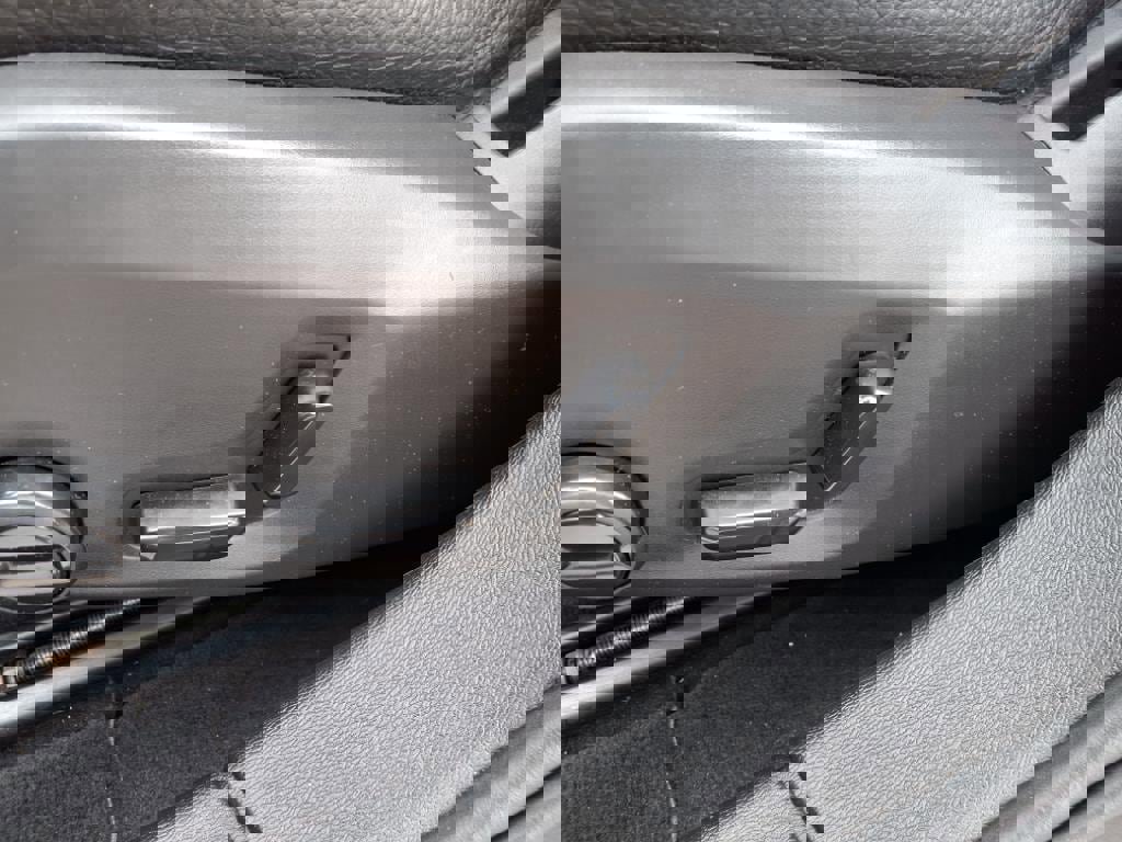 Certified 2025 Volvo S60 B5 Plus image 18