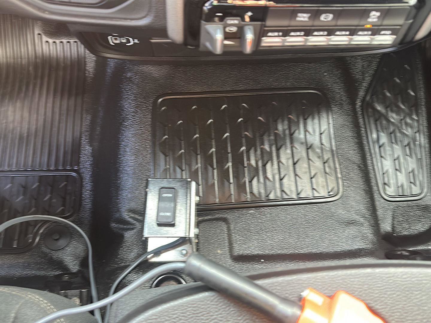 Used 2025 RAM 5500 4x4 Regular Cab image 18