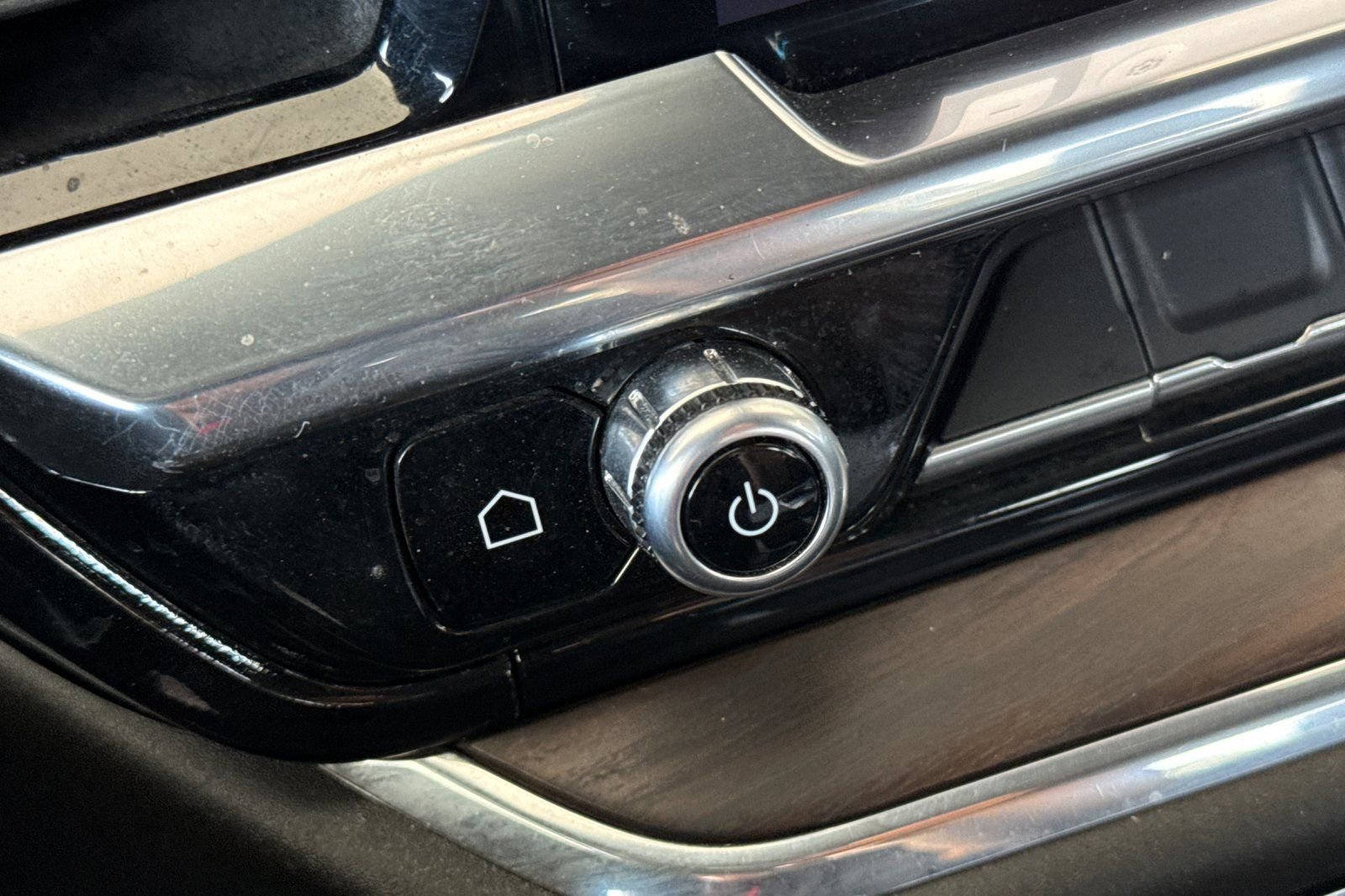 Used 2024 GMC Sierra 1500 SLT RWD image 31