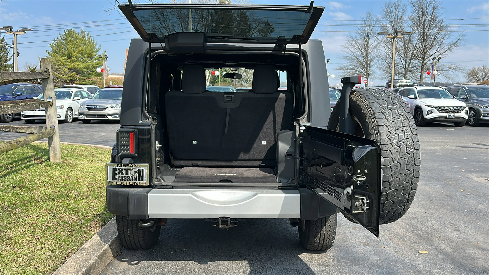 Used 2011 Jeep Wrangler Sahara image 7